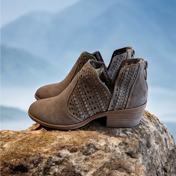 Vince Camuto tan suede leather booties. - Picture 2 of 8